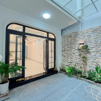 Phô Trương Định, Nhà Đẹp, Nội Thất Cao Cấp, Sân Riêng Rộng Rãi.