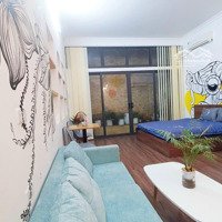 Phòng Trang Thiết Bị Gọn Gàng. Khoá Vân Tay Toàn Bộ Hệ Thống