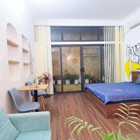 Phòng Trang Thiết Bị Gọn Gàng. Khoá Vân Tay Toàn Bộ Hệ Thống