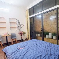 Phòng Trang Thiết Bị Gọn Gàng. Khoá Vân Tay Toàn Bộ Hệ Thống