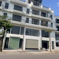 Bán căn shophouse Metropolitan mặt đường 25m Nguyễn Mậu Tài, trước nhà là hồ thoáng đãng