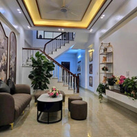Bán Gấp Căn Hẻm 1/ Bên Võ Văn Tần, Quận 3 Đi Định Cư Chỉ 5,8 Tỷy, 60M2 Shr, 4 Phòng Ngủ 5 Vệ Sinhfull Nội Thất