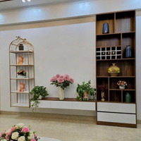 Bán Gấp Căn Hẻm 1/ Bên Võ Văn Tần, Quận 3 Đi Định Cư Chỉ 5,8 Tỷy, 60M2 Shr, 4 Phòng Ngủ 5 Vệ Sinhfull Nội Thất