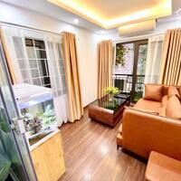 Phân khúc 3.25 tỷ Nguyễn Đình Hoàn, Ngõ thông, 20m ra ô tô, 5 tầng cực đẹp, Ở sướng!