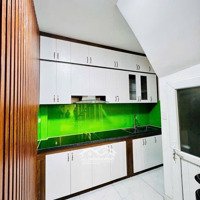 Bán Nhà Cự Khối 30M2 4Tầngmặt Tiền3,9M Giá Bán 4,4Tỷ