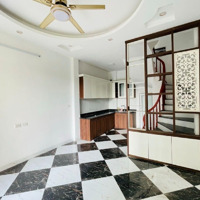 Bán Nhà Cự Khối 2 Thoáng 32M2 X 4 Tầng 3 Ngủ Ô Tô Đỗ Cửa Ngõ Thông Ngay Khu Đấu Giá Công Viên Hồ