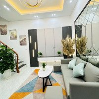 Bán Nhà Đẹp Quận Cầu Giấy - 5 Tầng Ở Ngay - Ngõ Thông - Gần Phố - 53M2 - Nhỉnh 8 Tỷ