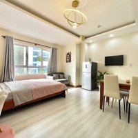 Cho Thuê Căn Hộ Cao Cấp Rộng Hơn 40M2 Giáp Q1 Cửa Sổ Trời Lớn Tại Nguyễn Cửu Vân, Bt Giá Chỉ 8 Triệu5