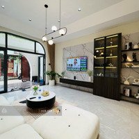 Nhà Đẹp Mới Xây 2 Lầu Sân Thượng -Hẽm Xe Hơinguyễn Hồng Đào -Diện Tích70M2 (4.6X17)M - Chỉ Hơn 10 Tỷ Tl