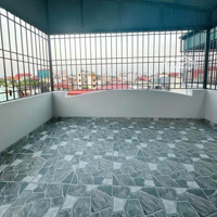 Bán Nhà Lô Góc 40M2 Ba Bước Ra Phố, Vị Trí Cực Đẹp - Hoàng Quốc Việt