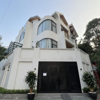 Bán Gấp Trước Tết Biệt Thự Phố Trung Hòa, Trung Yên 39,5 Tỷ, 165 M2 Xây 5 Tầng Có Hầm