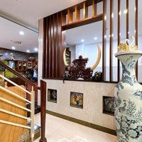 Bán Biệt Thự Full Nội Thất Gỗ Quận 7, Chỉ 127 Triệu/M2