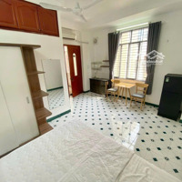 Cho Thuê Căn Hộ Full Nội Thất Cửa Sổ Lớn Ngay Bờ Kè Hoàng Sa Giá Rẻ Tháng 12/2024