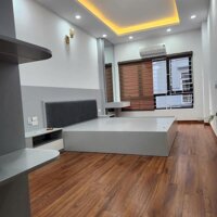 Bán nhà đường Khương Đình, mới đẹp, cách phố 15m, full nội thất, 39m2, 6T, giá 8.8 tỷ.