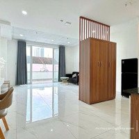 Penthouse Ban Công Cửa Sổ To Ngay Sát Phố Bùi Viện