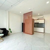 Penthouse Ban Công Cửa Sổ To Ngay Sát Phố Bùi Viện