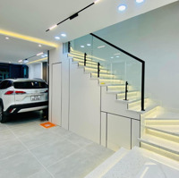Cô 9 Cần Bán Gấp Nhà Đẹp Mới Võ Văn Tần - Q3.Diện Tích53,76M2. Hẻm 5M, 2 Lầu, Sổ Sẵn Riêng