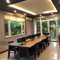 Villa Đường Nguyễn Trọng Tuyển 10X20M Trệt 2 Lầu Cho Thuê