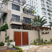 Bán Biệt Thự Đơn Lập Góc -Diện Tíchđất: 352M2 - Nội Thất Cao Cấp, Có Hồ Bơi - Ngay Trường Qt Canada