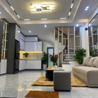 Chính Chủ Bán Gấp Nhà Khu Vực Nguyên Trãi 30M2 4 Tầng Vừa Xinh Ít Sử Dụng Nên Con Rất Mới.