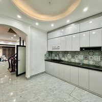 Bán Nhà Phố Tại Dịch Vọng, 42M2