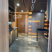 Cho Thuê Căn Penthouse Cao Cấp 180M2 Phố Nguyễn Công Trứ, 3 Mặt Thoáng, View Triệu Đô Giá Bán 36 Triệu