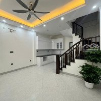 Cực Đẹp! Cho Thuê Gấp Nhà Linh Lang, Đội Cấn, 4 Chỗ Đỗ Cửa. 40M2*3T, 3 Phòng Ngủ Mới. Kd Online. 10. 3 Triệu/Th