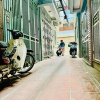 Bán Mảnh Đất Cách 1 Nhà Ra Phố Tại Nguyễn Ngọc Vũ - Cầu Giấy, Vị Trí Đẹp, Sổ Vuông, Ko Quy Hoạch