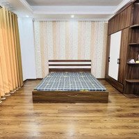 Nhà 2 Mặt Ngõ Kim Mã, Thông Sang 5 Hướng Khác Nhau, 42M2, Mặt Tiền 5.5M, Tặng Full Nội Thất, Giá Rẻ