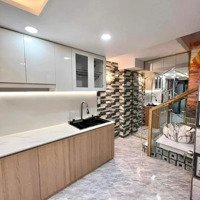 Nhà Mặt Tiền Đường Hoàng Sa, Q.3, 3Tỷ1/40M2 Bán Nhanh Trước Tết, Shr, Công Chứng Trong Ngày !!!