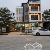 Chính Chủ Cần Bán Bt Phú Cát City View Vườn Hoa Hướng Đông Nam. Giá Bán 10 Tỷ . 180M2. Liên Hệ:0964588966