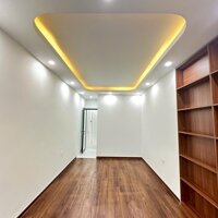 Bán nhà ngõ Lệnh Cư 30m2 nhà đẹp ngõ nông rộng về ở luôn 6.3 tỷ