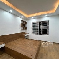 Ngay Phú Diễn , Sát Quận Uỷ , 38M2 , 8P Kk , Full Nội Thất , Dòng Tiền 30 Triệu/ Tháng . 6 Tỷ ( Cócó Thương Lượng)