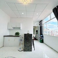 Cho Thuê Căn Hộ Tách Bếp, Full Cửa Sổ Siêu Lớn 40M2 Gần Hàng Xanh_Thang Máy