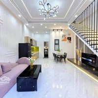 Nhà Rộng 56M2 Ngay Ở Trung Tâm Q1 Cho Thuê 17 Triệu/Th Đang Bán Với Giá Bán 2Tỷ890 Chốt Không Phát Sinh