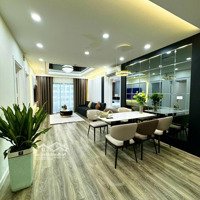 Bán Gấp Căn Hộ 72M2 Vị Trí Trung Tâm Cầu Giấy.tầng Trung Ban Công Đông Nam. Liên Hệ: 0964874289