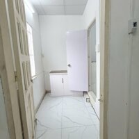 SANG LẠI NHÀ THUÊ LÀM CHDV 1 TRỆT 3 LẦU, 7PN, 7WC, + NỘI THẤT Đ.CMT8, P.12, Q.10,