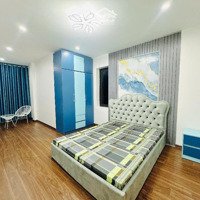 Hoàng Cầu, 35M2, Hơn 7 Tỷ, Nhà Đẹp Ven Hồ, Oto Đỗ. Tương Lai Phố Đi Bộ.