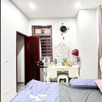 Cho thuê nhà nguyên ngõ 143 Nguyễn Chính, 5m ra ô tô, 9 triệu, 40m2, 3 tầng, 2 ngủ, vào ngay