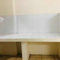 Cho Thuê Phòng Trọ Rộng Rãi, Có Ban Công 40M2, Tại Trung Tâm Q7