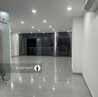 Văn Phòng 7X17M2 Vạn Phúc City, Máy Lạnh, Thang Máy Lối Đi ,Sẵn Vách Kính Cầu Thang, Giá 12 Triệu/Tháng