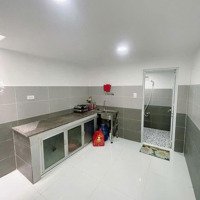 Bán Nhà Sr Ngay Chợ Xóm Nghèo Dĩ An Bình Dương Diện Tích :56M2 Giá Bán 2.5 Tỷ Liên Hệ 0975339699