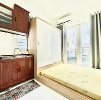 Cho Thuê Phòng 30M2 Có Cửa Sổ Lớn Và Ban Công Thoáng Mát Ở Ngã Tư Hàng Xanh, Quận Bình Thạnh