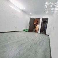 Bán nhà Bát Khối Long Biên gần cầu Vĩnh Tuy 38m2, gần phố, nhà đẹp ở ngay, nhỉnh 5 tỷ