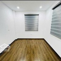 Nhà Mới/ Nguyễn Văn Cừ/ 69/72 M2. /15.9 Tỷ / 7 Tầng Thang Máy/Lô Góc Thoáng