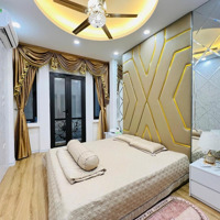 Siêu Phẩm Đống Đa 11 Tỷ/44M2/5 Tầng Full Tiện Nghi Luxury, Oto Đỗ Cổng - Tặng Full Nội Thất