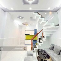 Bán Nhà Trần Thái Tông, Sát Phố, Dân Xây, 40M2, 8.X Tỷ