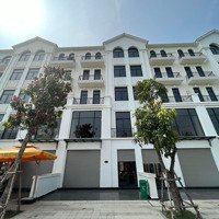 Nhà Phố Vinhomes Quận 9 , Cạnh Vincom Giá Bán 16 Tỷ Diện Tích 84M2 Lh : 0854.08.00.99