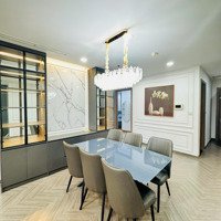 Bán Gấp Căn Vip 3 Phòng Ngủ 3 Vệ Sinh142M2, Vinhomes Central Park, Nội Thất Cao Cấp, View Như Ở Resort