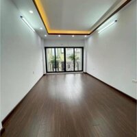 Cho thuê nhà thang máy Phố Hoàng Mai 70m2, 5 tầng, 6P KINH DOANH SPA, TRUNG TÂM, VP